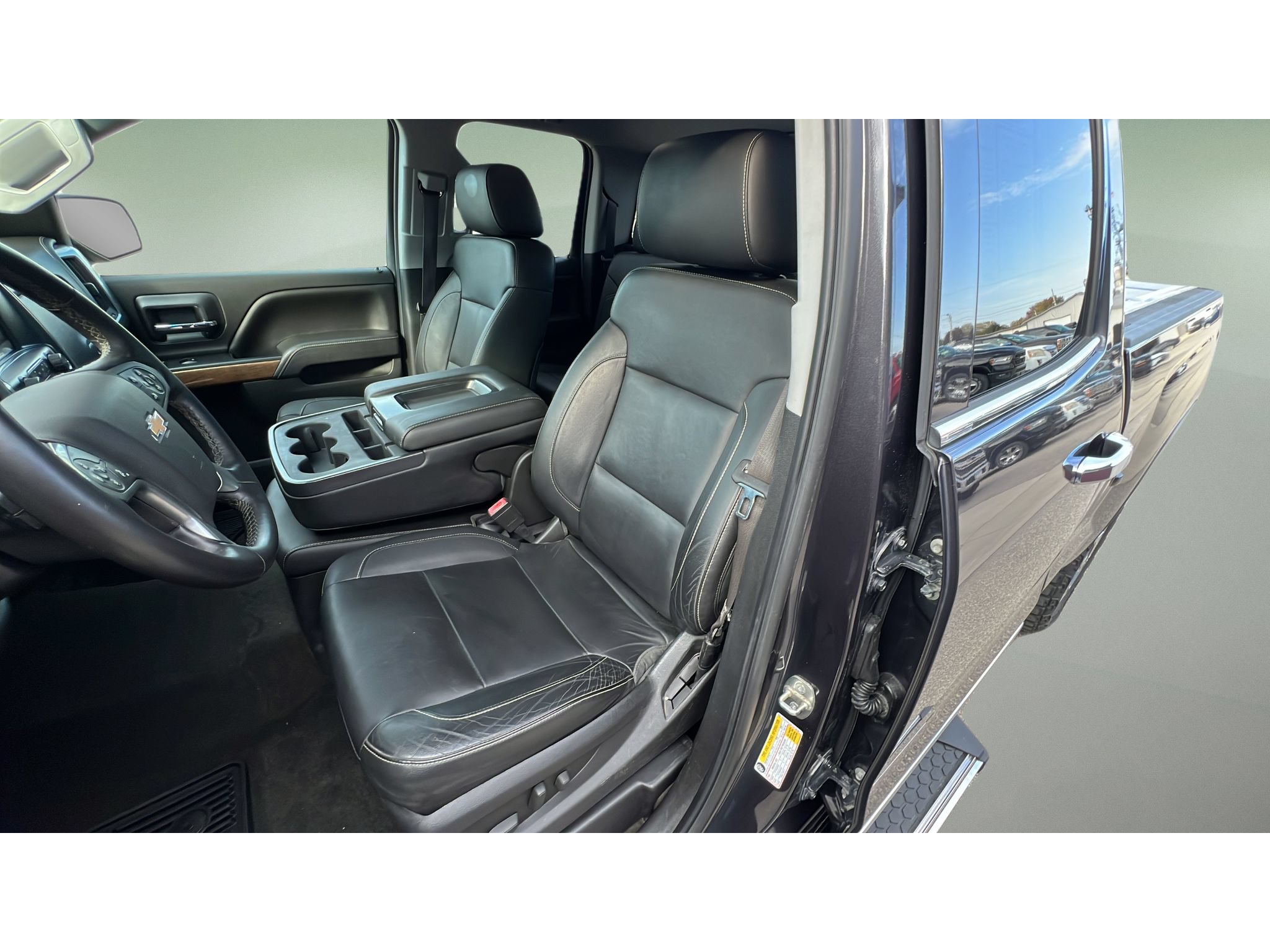 Used 2015 Chevrolet Silverado 1500 LTZ w/ LTZ Plus Package AWD/4WD image 24