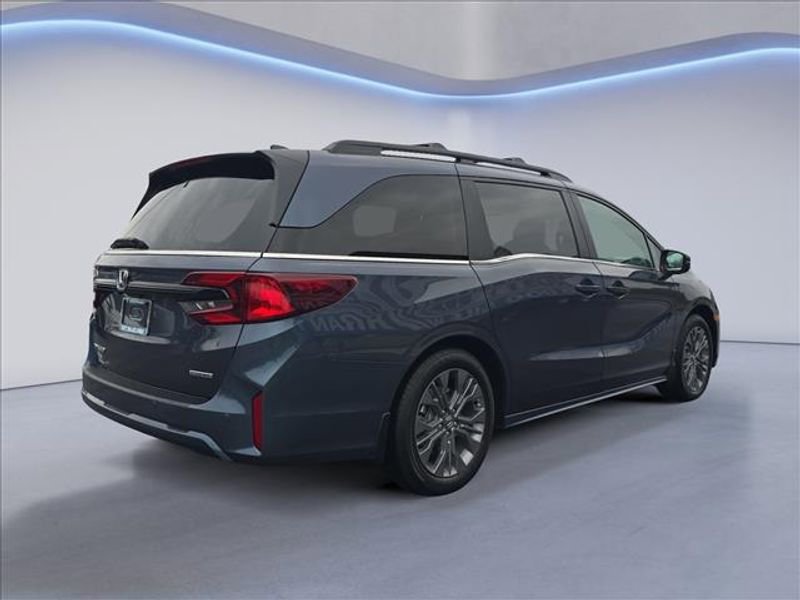 New 2026 Honda Odyssey Touring image 5