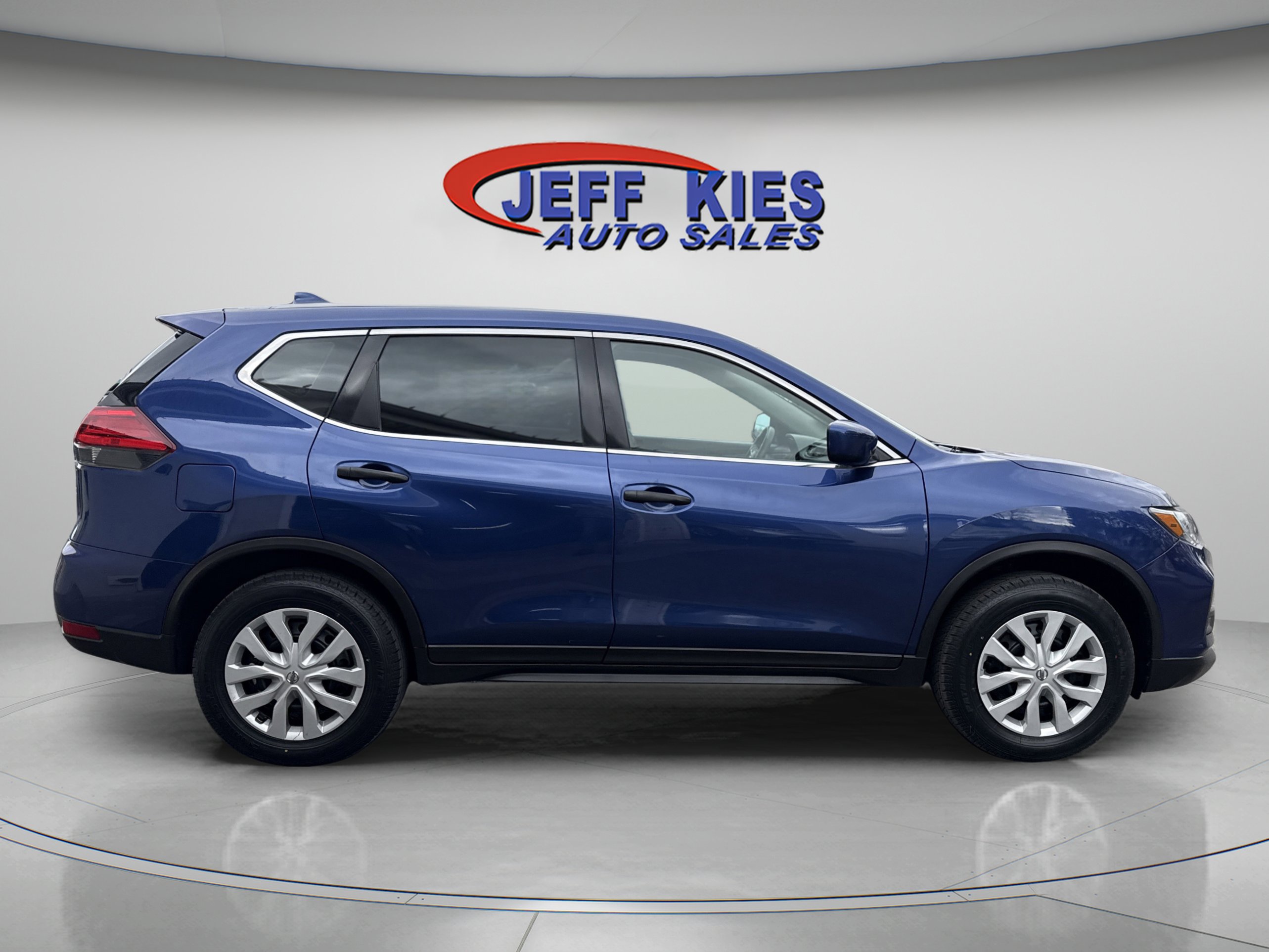Used 2017 Nissan Rogue S image 4