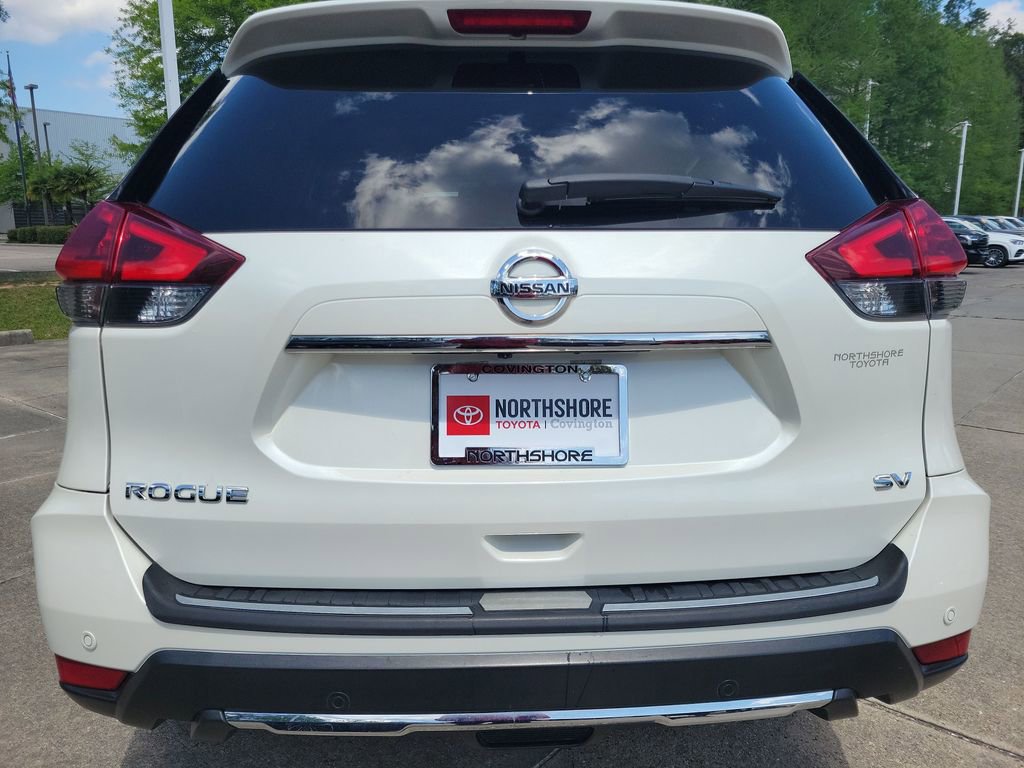 Used 2019 Nissan Rogue SV w/ Premium Package FWD image 4