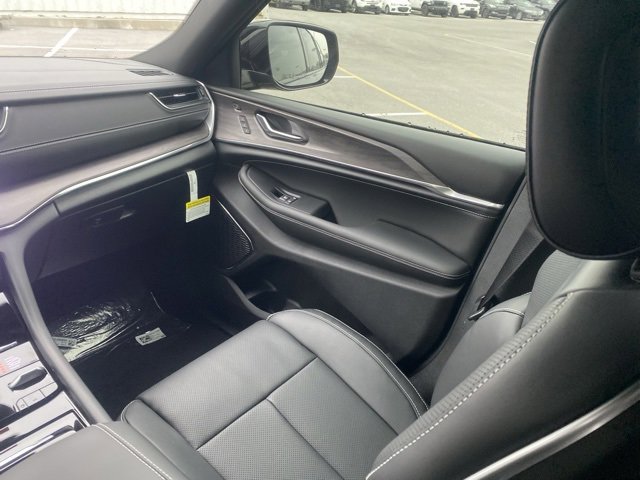 New 2025 Jeep Grand Cherokee L Overland w/ Advanced Protech Group III image 39