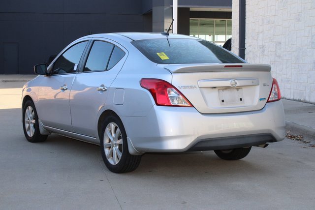 Used 2015 Nissan Versa SL image 3