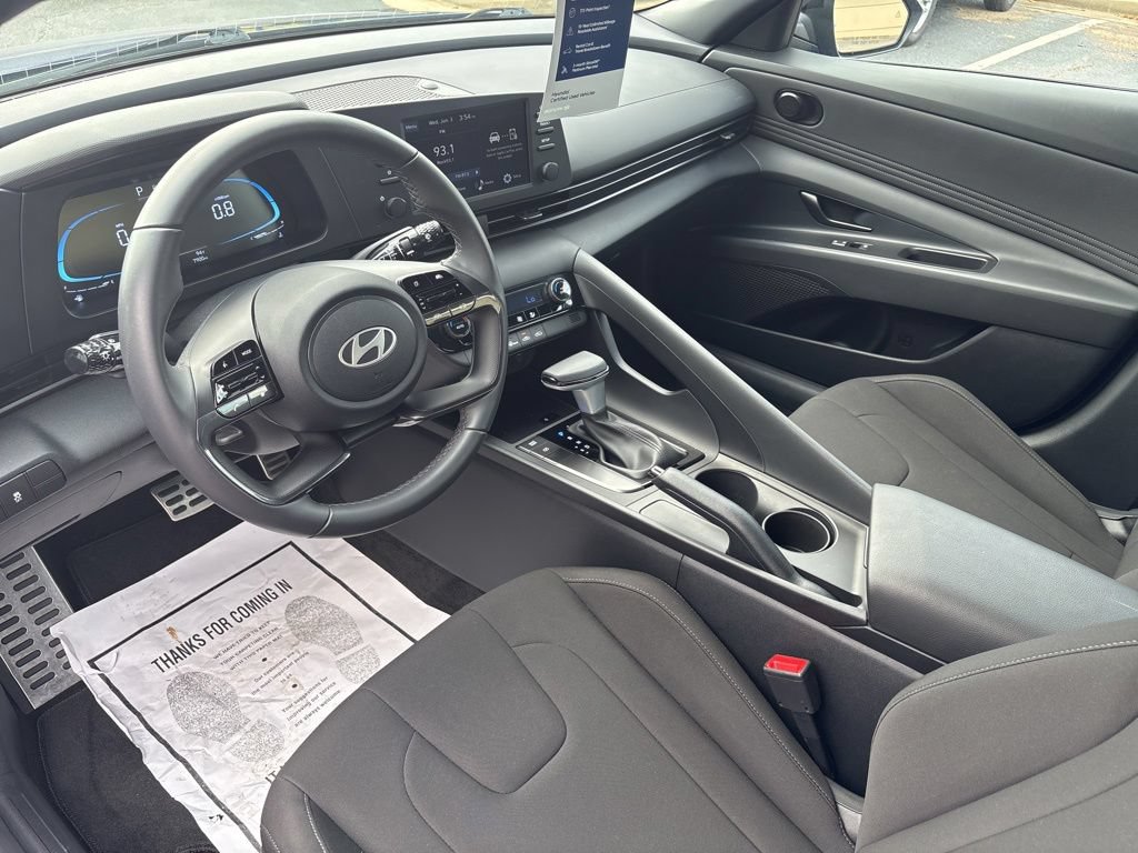 Certified 2025 Hyundai Elantra Sport w/ Cargo Package FWD image 10