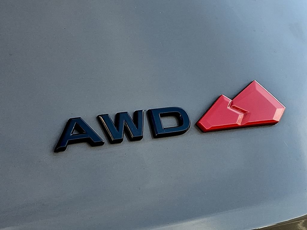 Used 2025 Nissan Rogue SV image 34