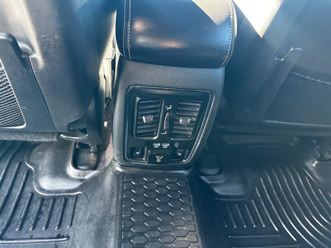 Used 2015 Jeep Grand Cherokee Limited w/ Trailer Tow Group IV AWD/4WD image 18