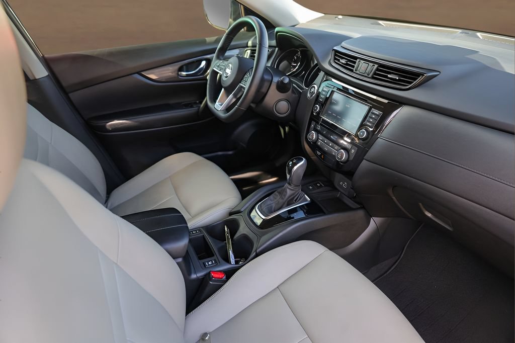 Used 2019 Nissan Rogue SV w/ Premium Package FWD image 29