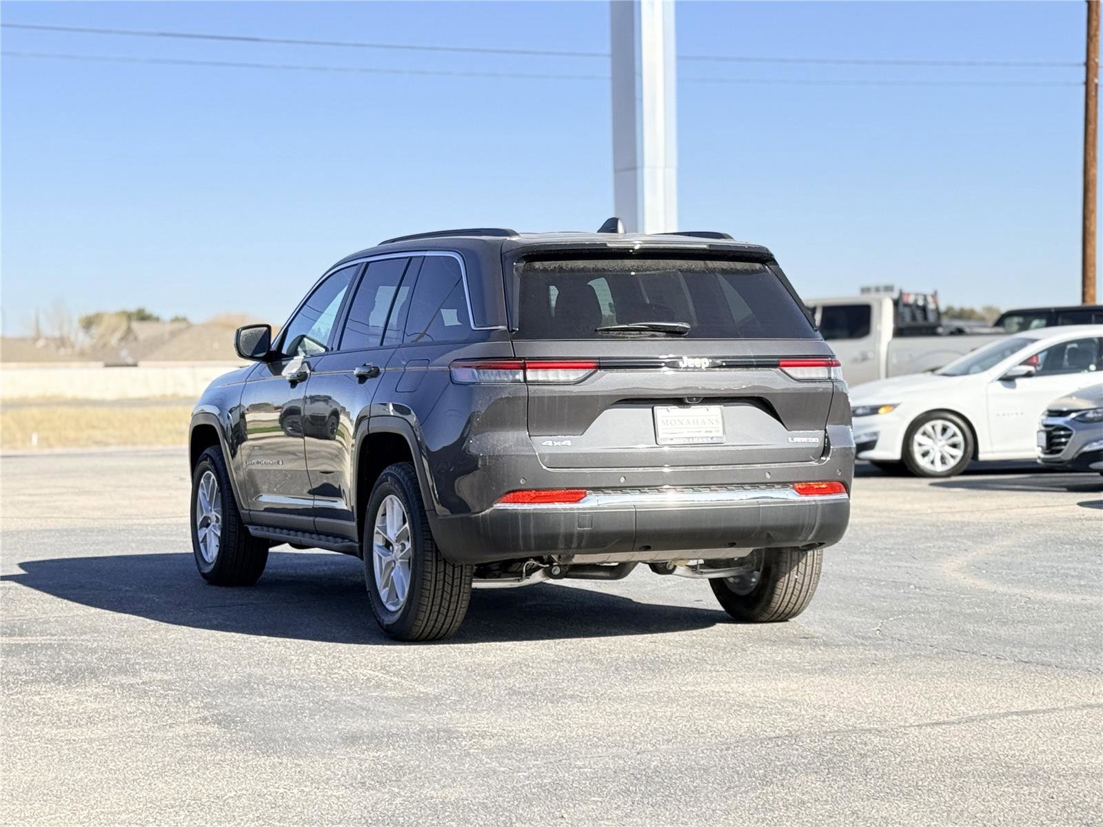 New 2025 Jeep Grand Cherokee Laredo X w/ Luxury Tech Group I AWD/4WD image 7