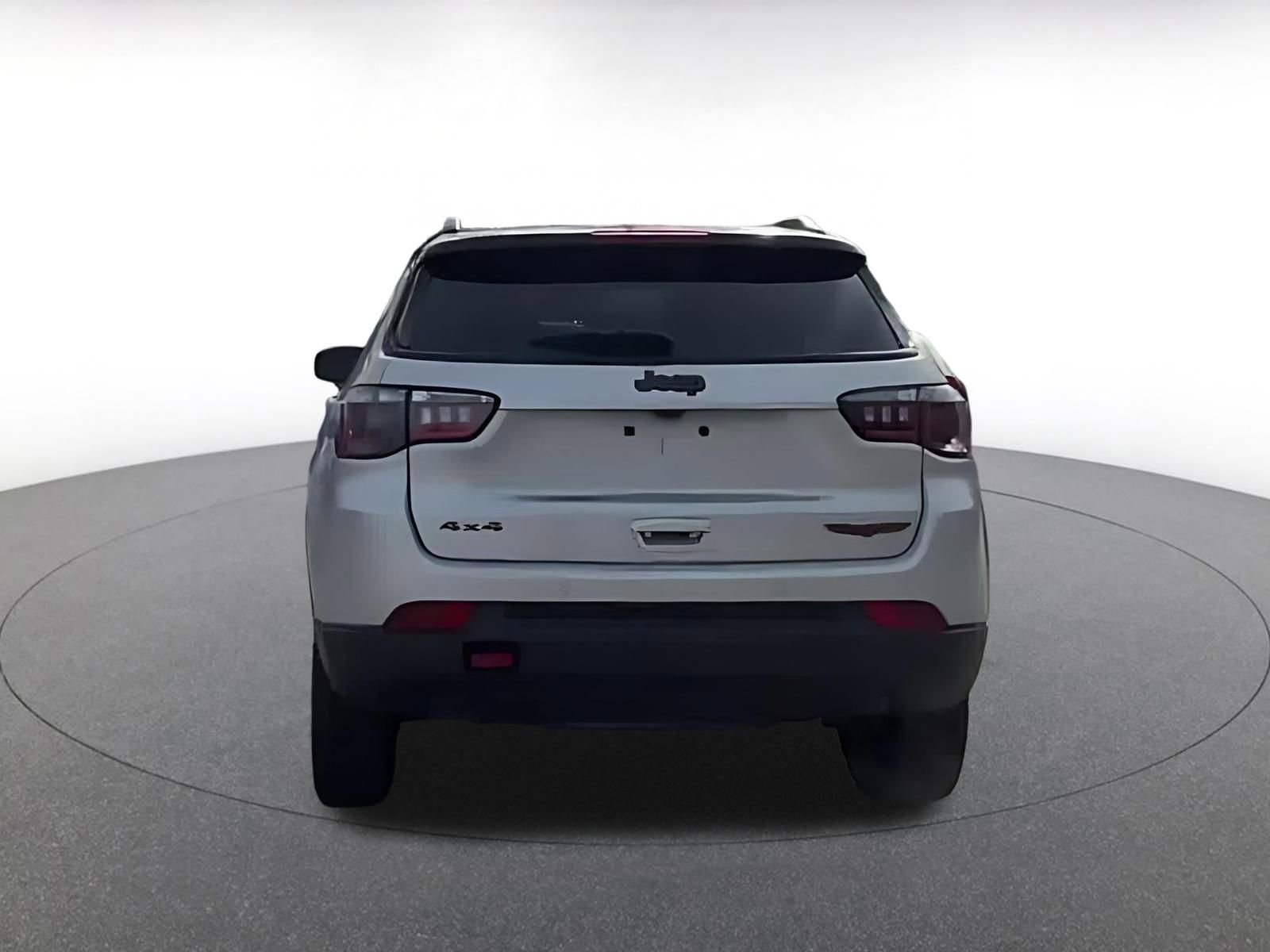 Used 2025 Jeep Compass Trailhawk image 12