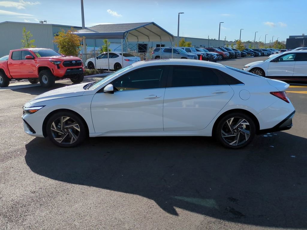Certified 2025 Hyundai Elantra SEL image 8