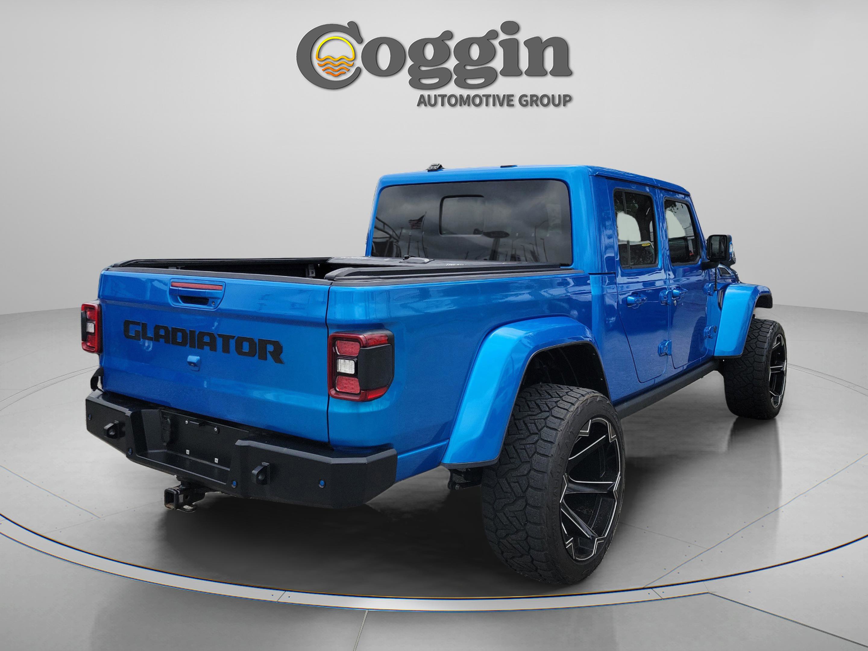 Used 2023 Jeep Gladiator Overland AWD/4WD image 3