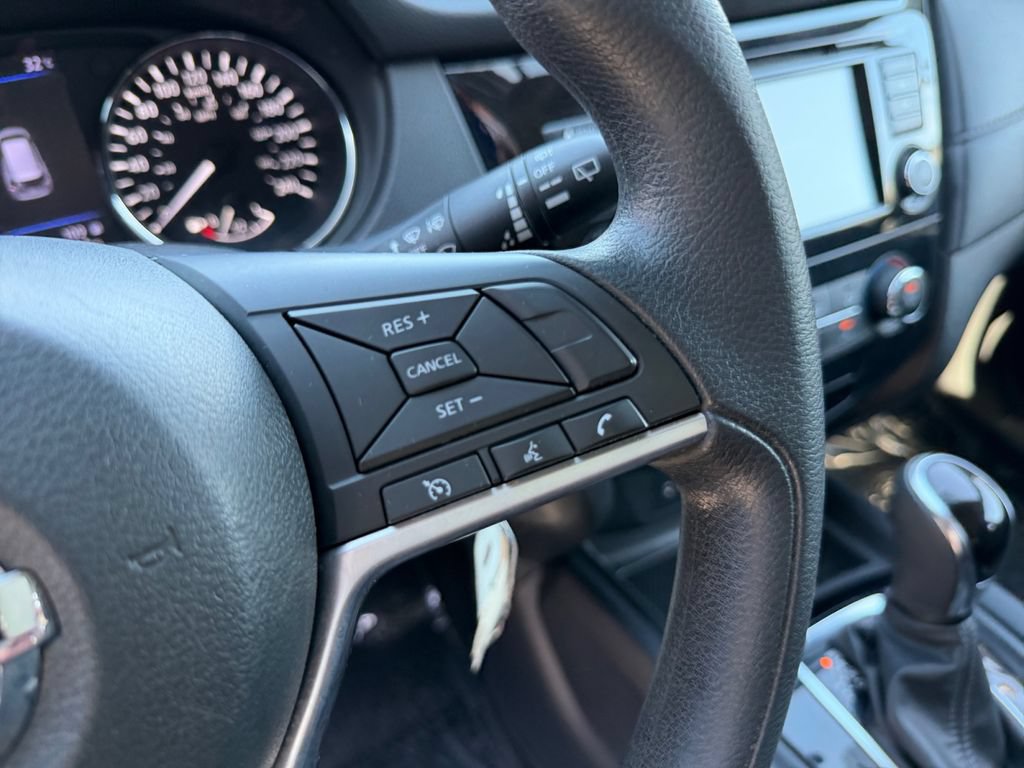 Used 2018 Nissan Rogue S AWD/4WD image 16