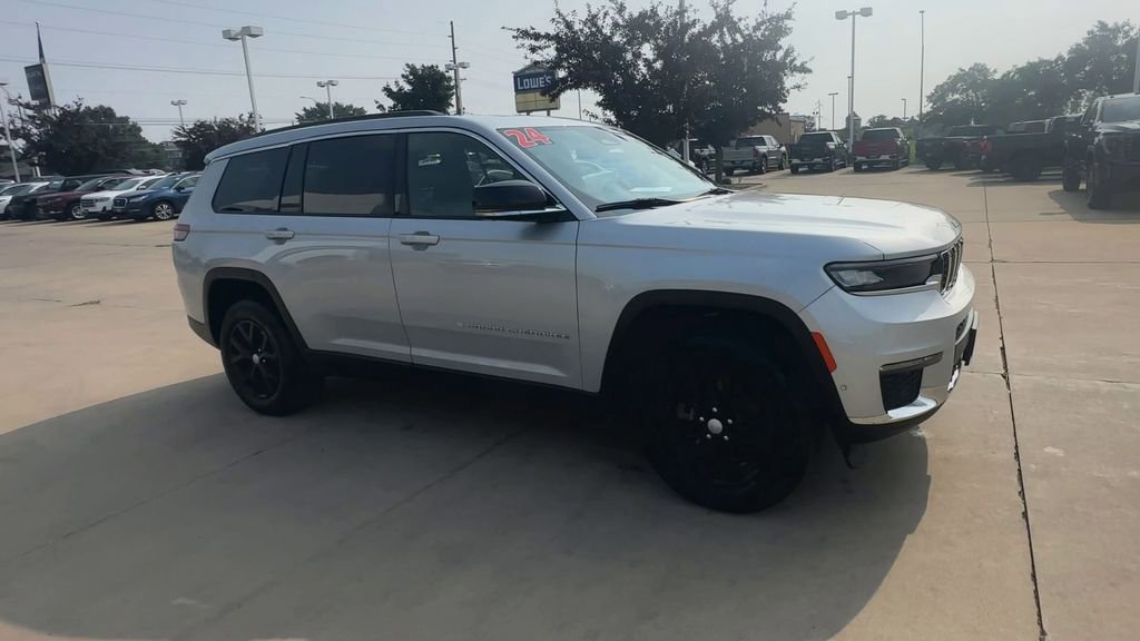 Used 2024 Jeep Grand Cherokee L Limited w/ Luxury Tech Group II image 2