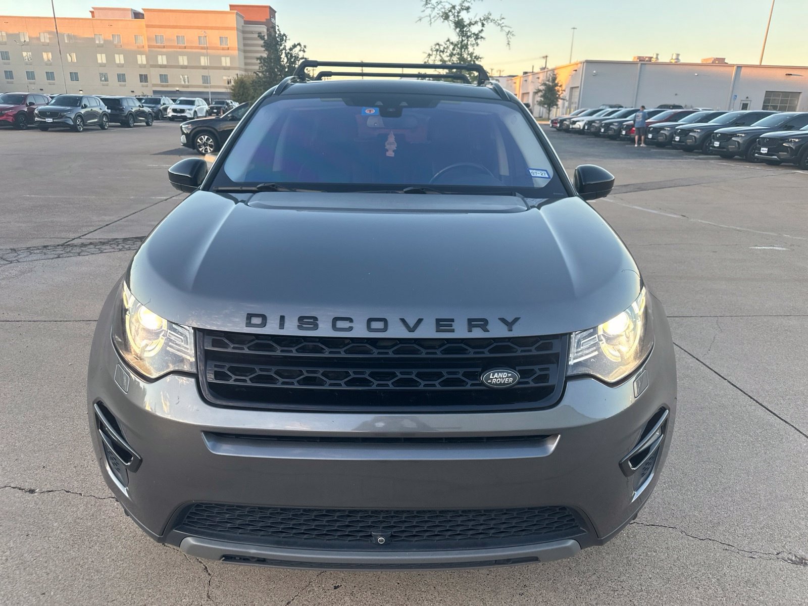 Used 2017 Land Rover Discovery Sport HSE AWD/4WD image 3