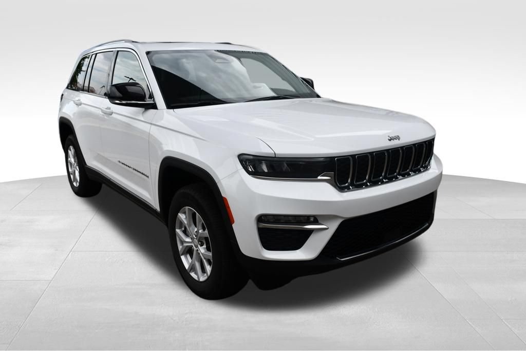 Used 2023 Jeep Grand Cherokee Limited AWD/4WD image 12