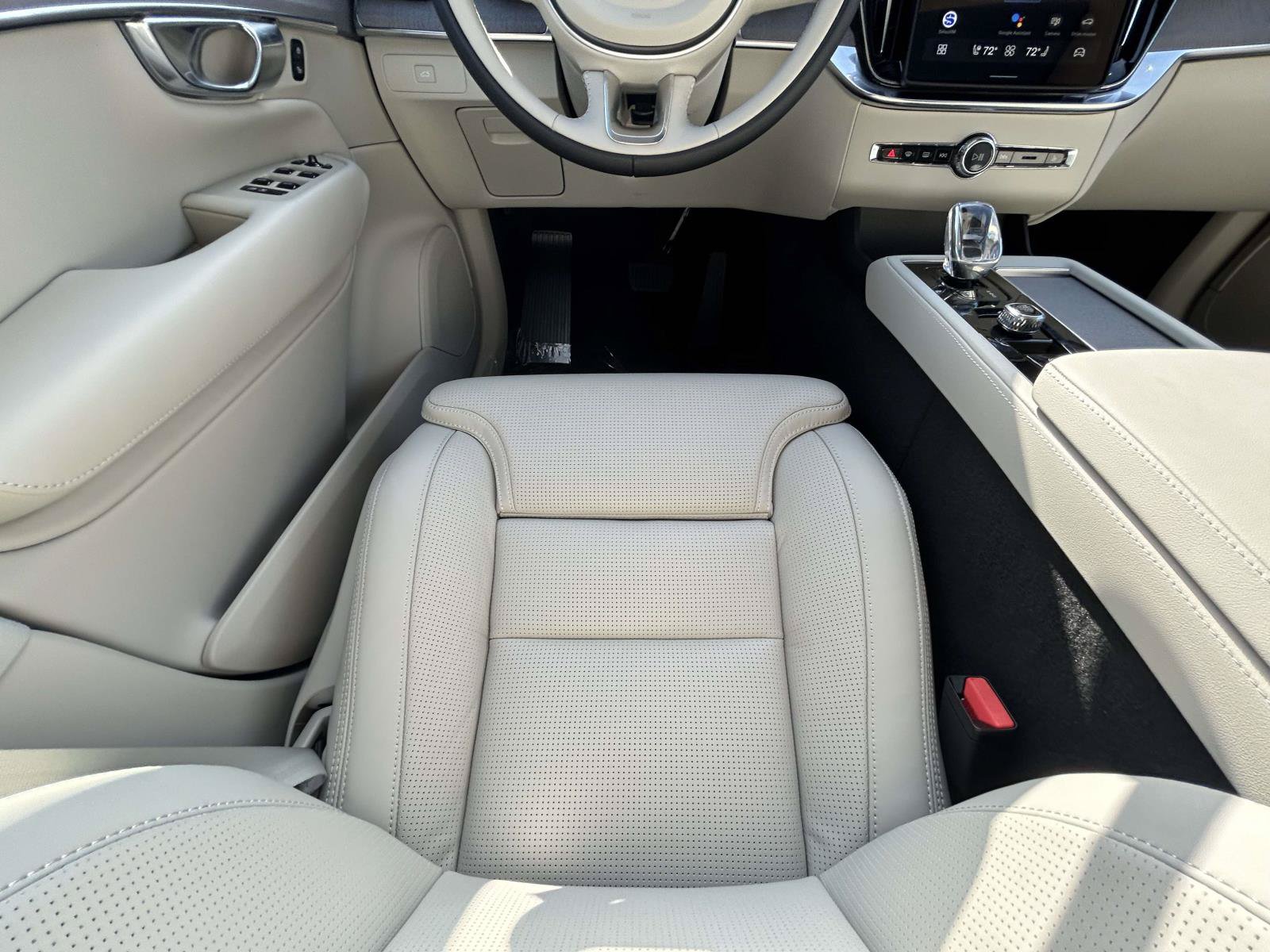 New 2026 Volvo XC90 B6 Ultra w/ Protection Package AWD/4WD image 14