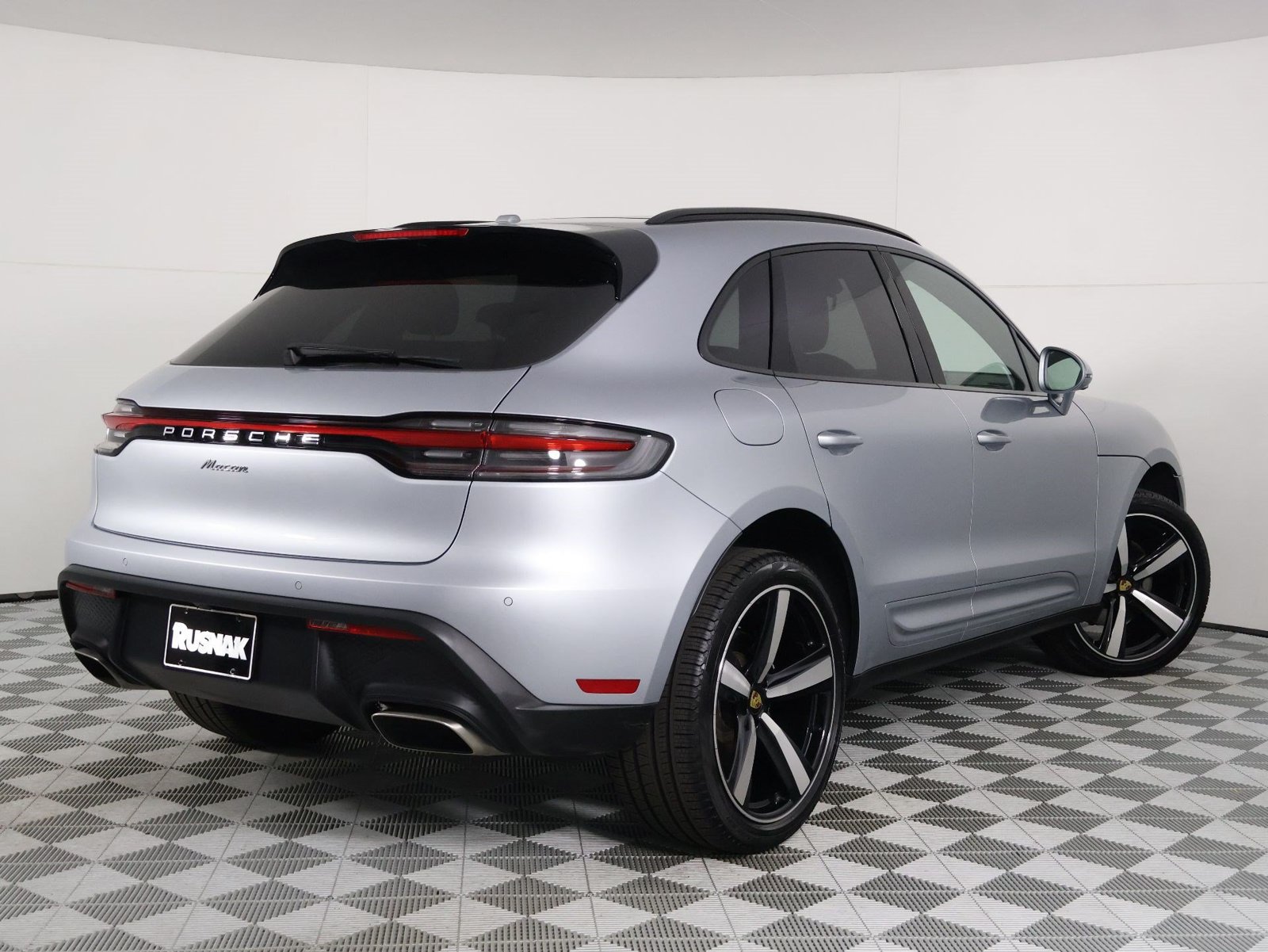 Certified 2026 Porsche Macan AWD/4WD image 7