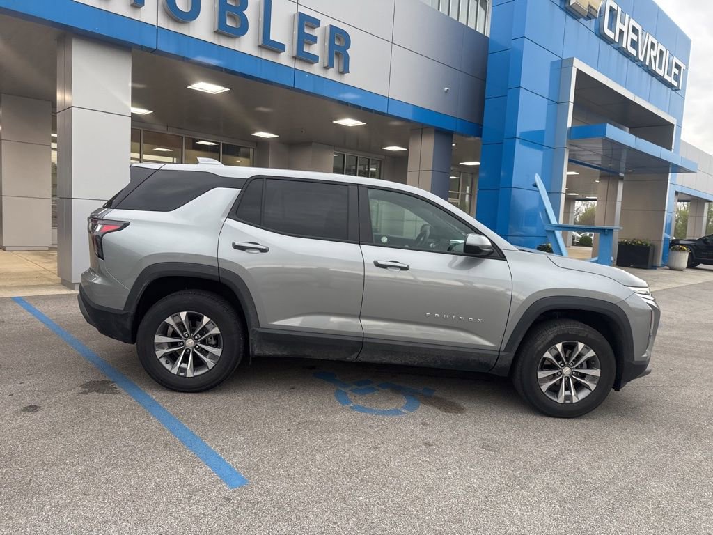 Used 2025 Chevrolet Equinox LT FWD image 27