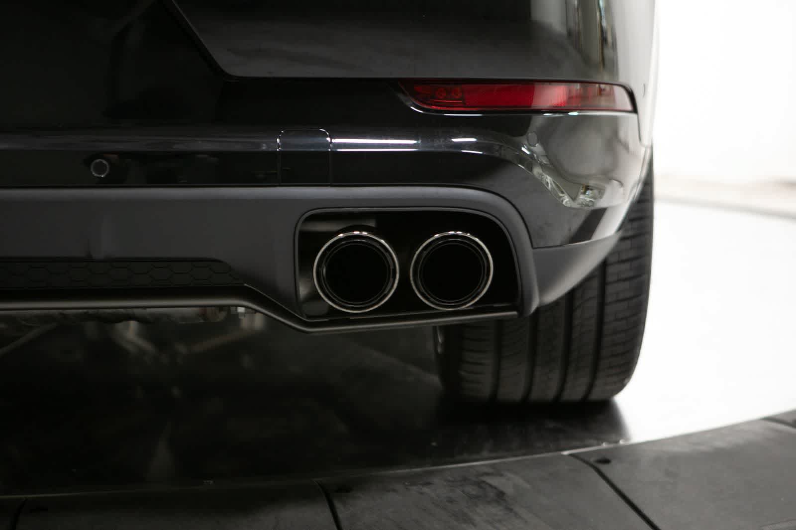 Certified 2025 Porsche Cayenne Turbo AWD/4WD image 20