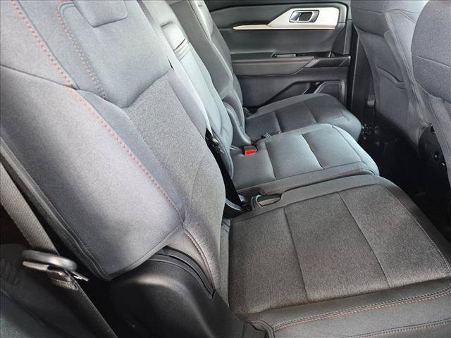Used 2025 Ford Explorer Active RWD image 19