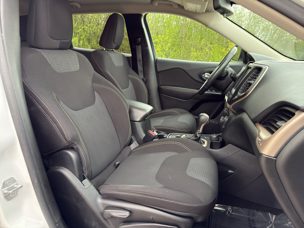 Used 2015 Jeep Cherokee Latitude AWD/4WD image 23