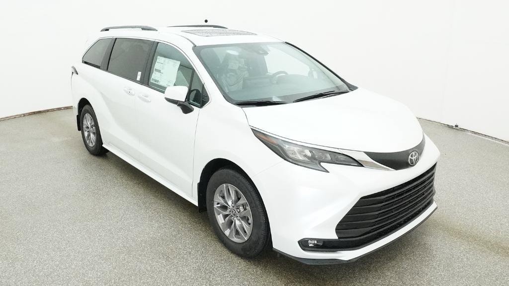 New 2026 Toyota Sienna XLE FWD image 11