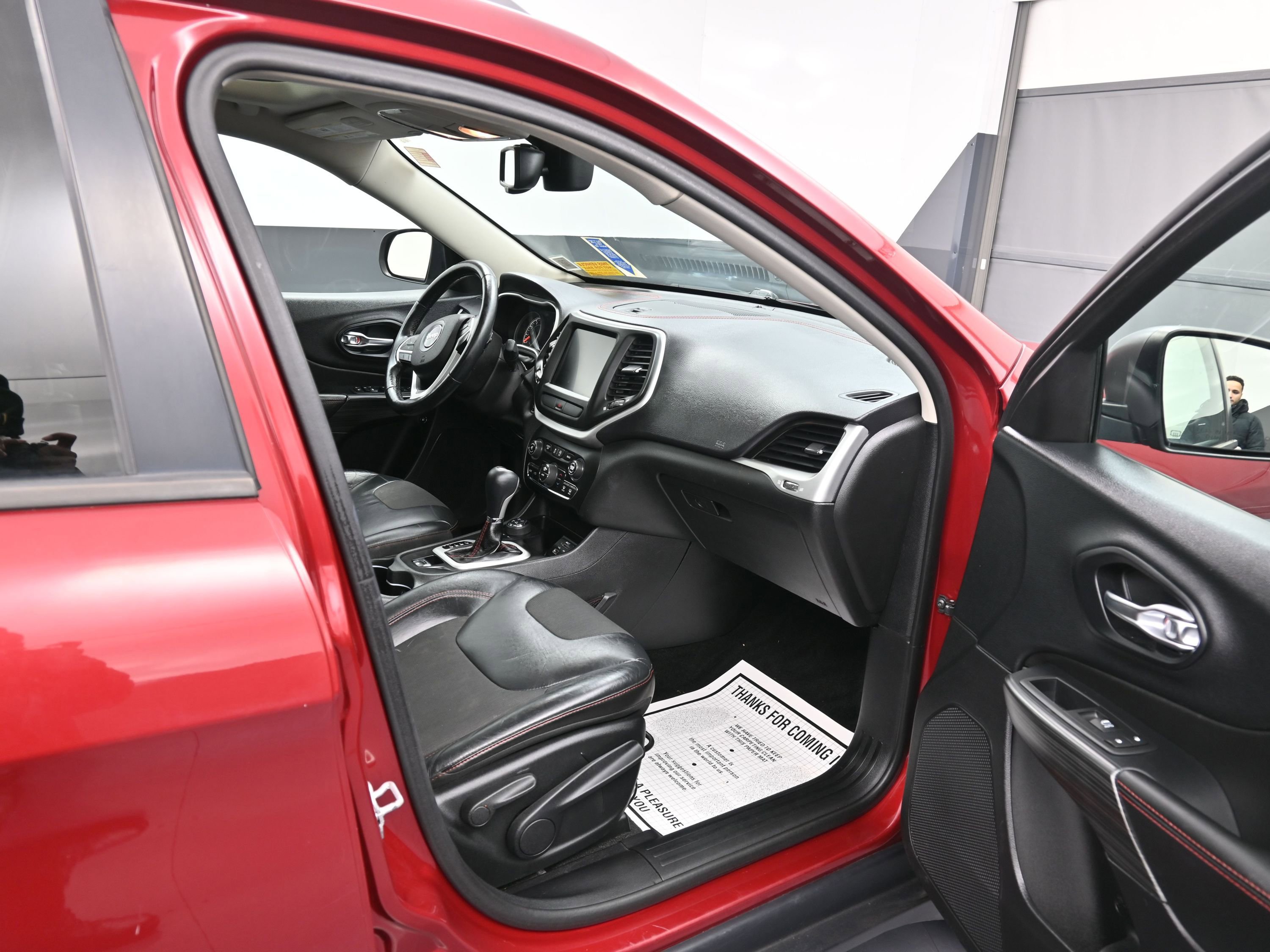 Used 2015 Jeep Cherokee Trailhawk w/ Comfort/Convenience Group image 27