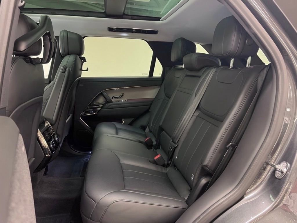 Used 2024 Land Rover Range Rover Sport SE AWD/4WD image 15