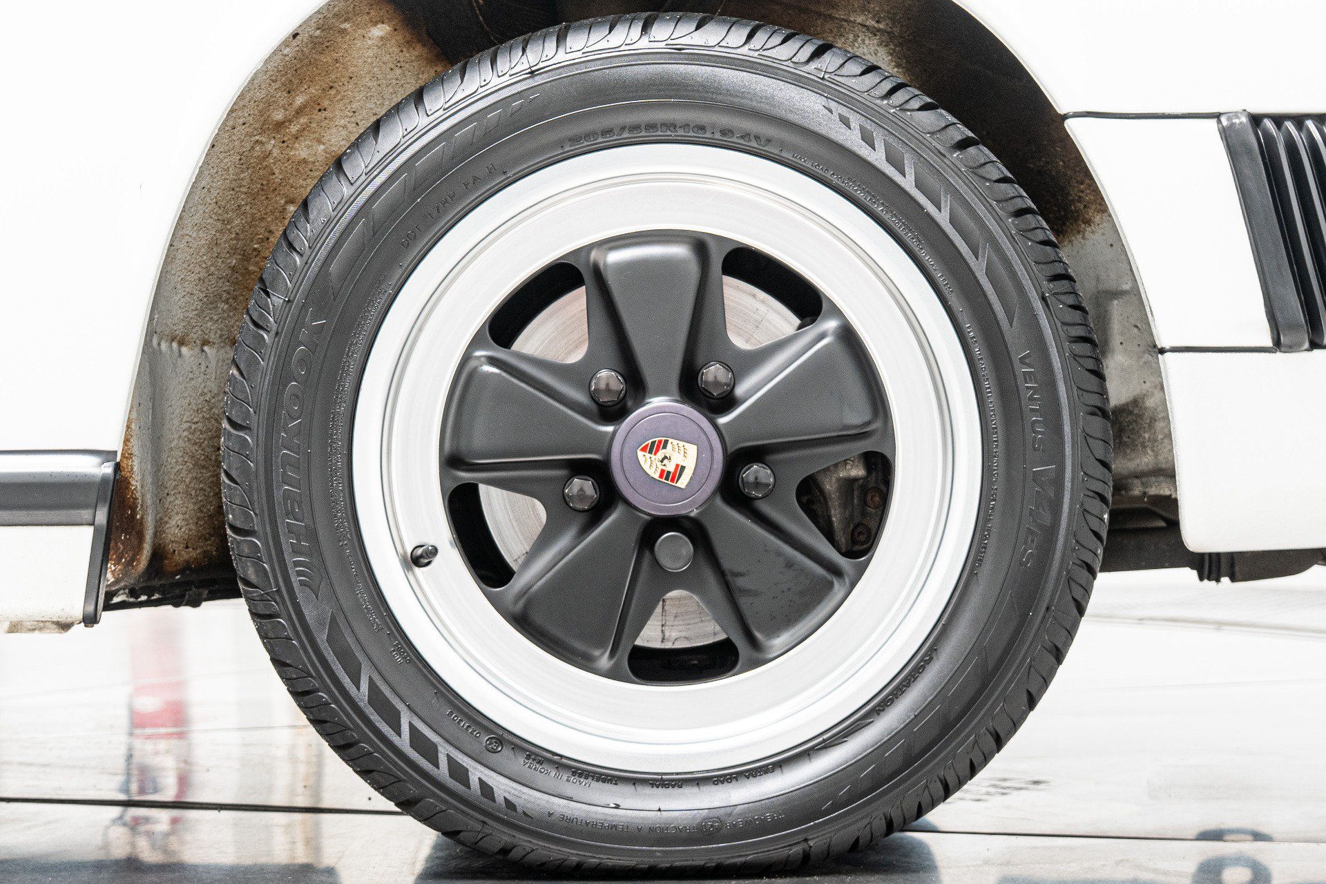 Used 1989 Porsche 911 Carrera RWD image 44