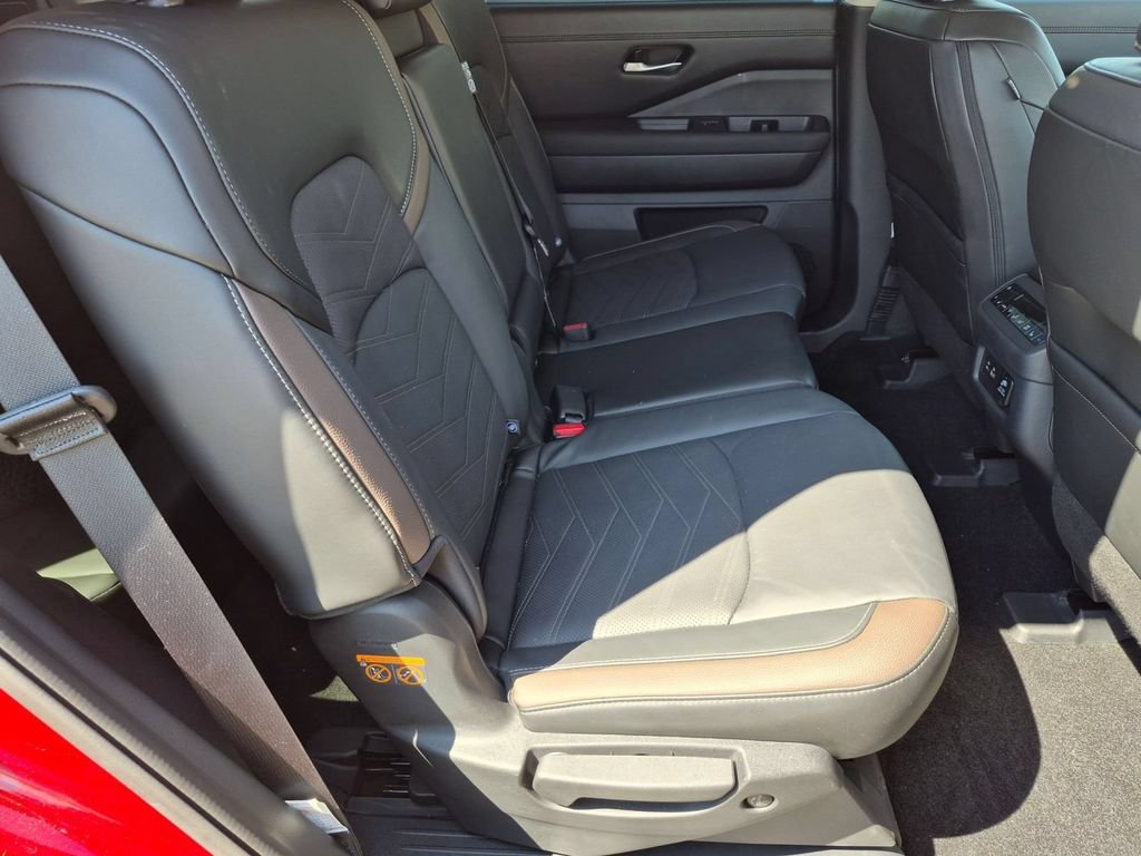Used 2025 Nissan Pathfinder Platinum w/ Cargo Package FWD image 28