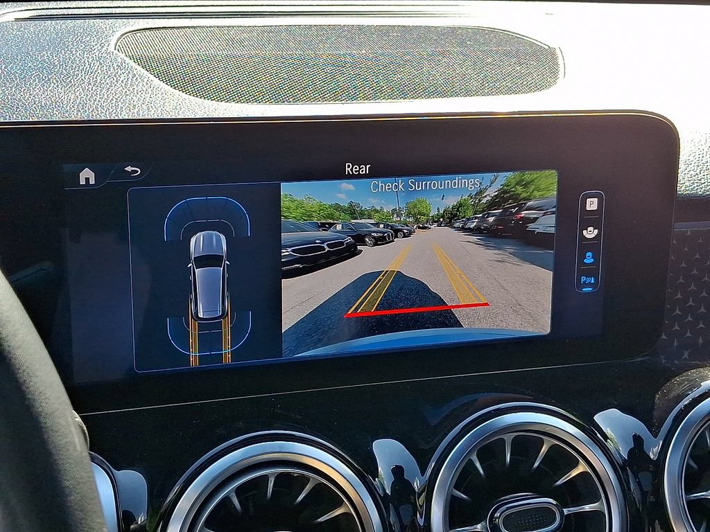 Used 2025 Mercedes-Benz GLB 250 4MATIC image 18