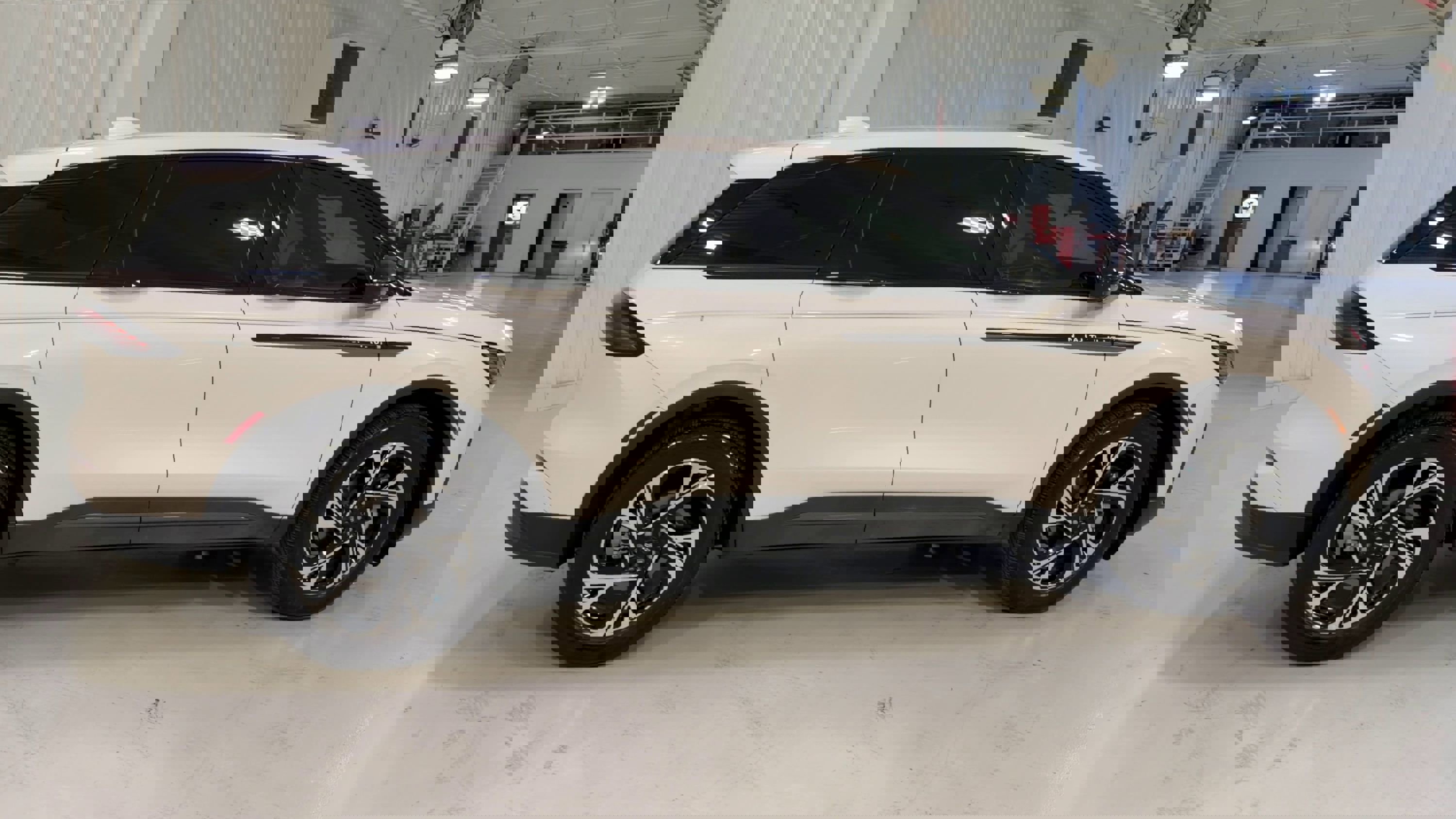 Used 2025 Lincoln Nautilus Premier w/ Jet Appearance Package image 2