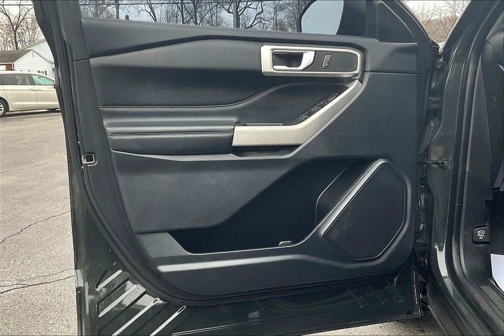 Used 2022 Ford Explorer XLT w/ Equipment Group 202A image 22