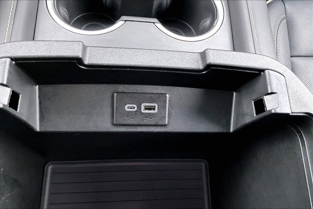 Used 2024 Chevrolet Suburban Premier image 16