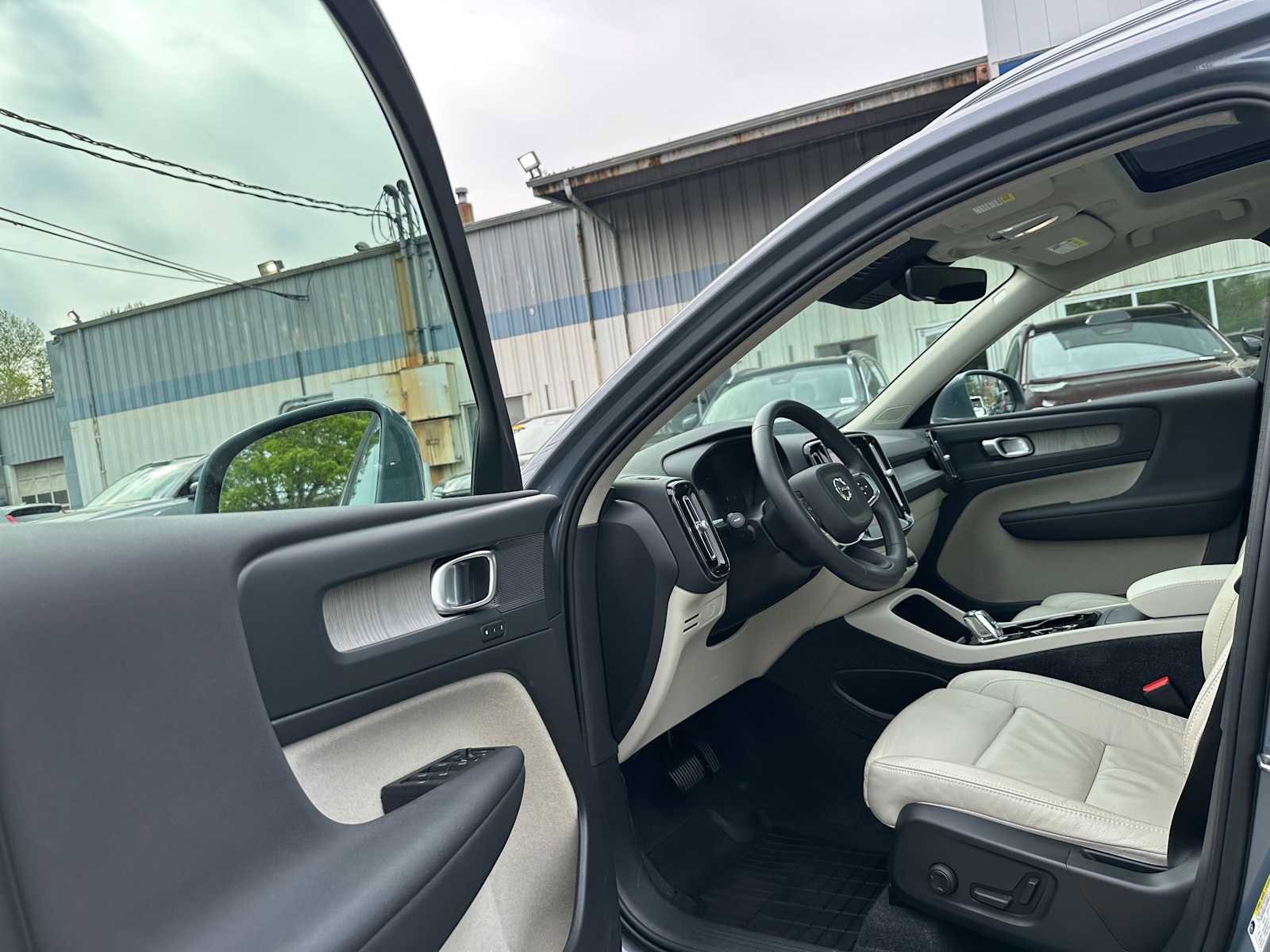 Certified 2023 Volvo XC40 B5 Plus w/ Protection Package Premier AWD/4WD image 21