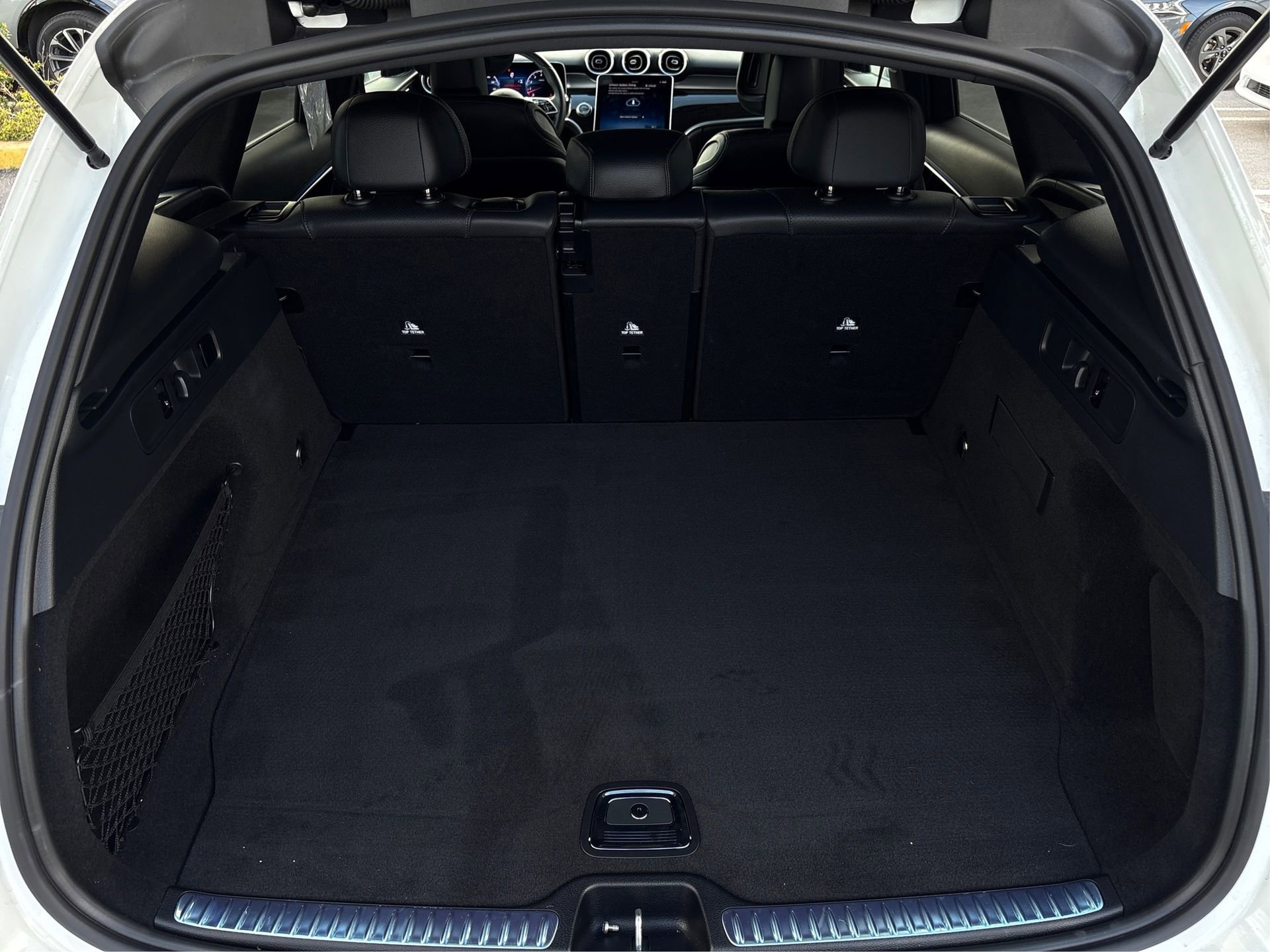 Used 2025 Mercedes-Benz GLC 300 4MATIC image 11