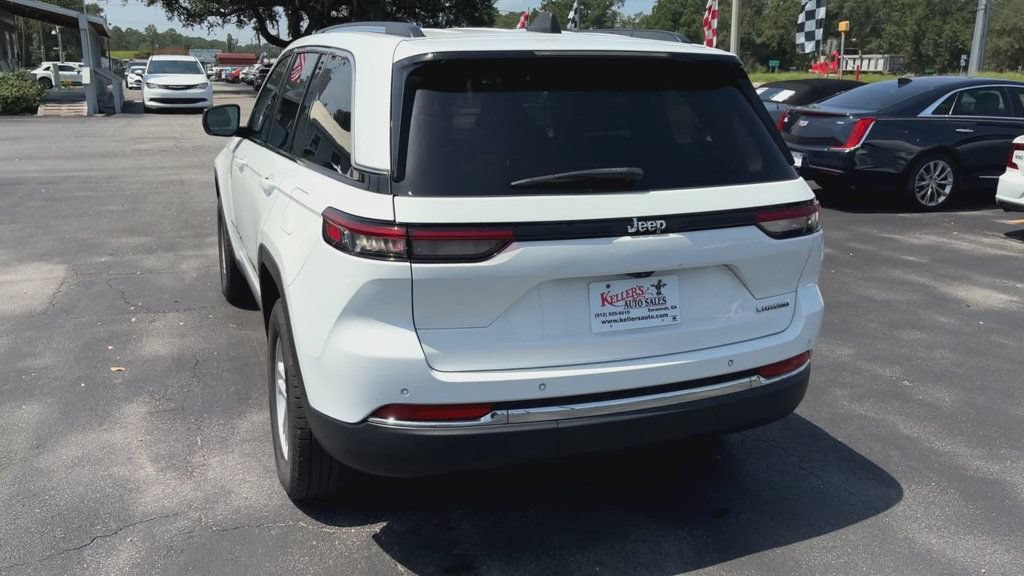 Used 2023 Jeep Grand Cherokee Laredo RWD image 7