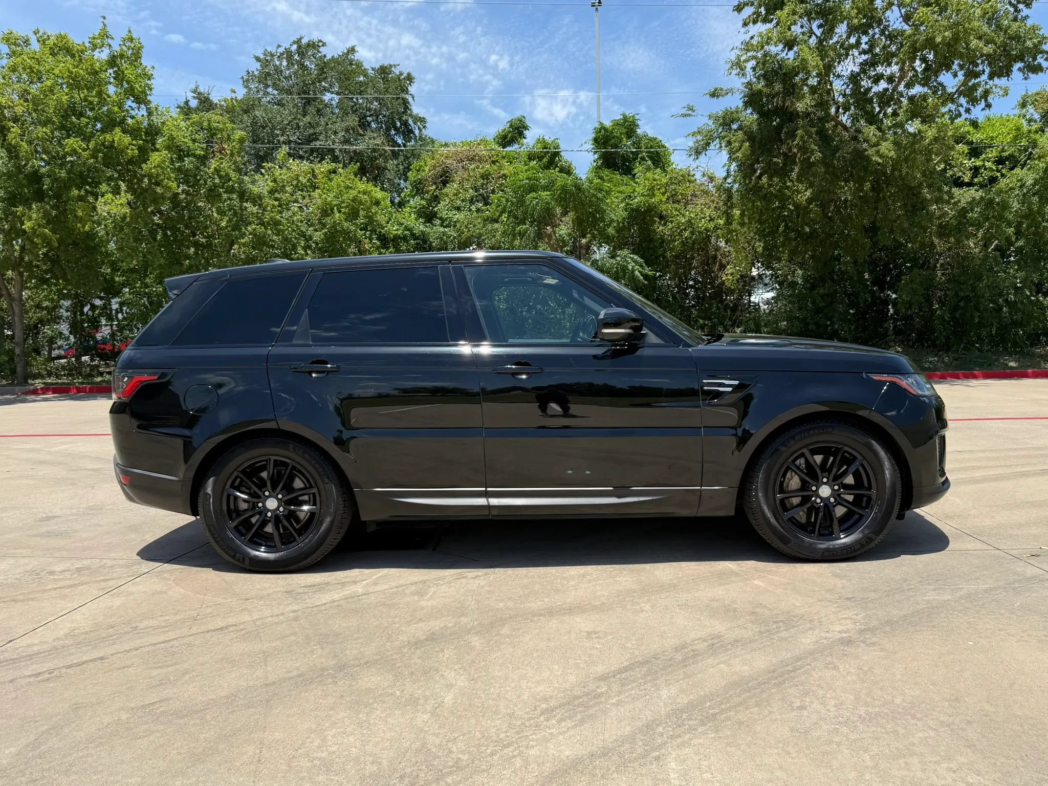 Used 2020 Land Rover Range Rover Sport SE AWD/4WD image 7