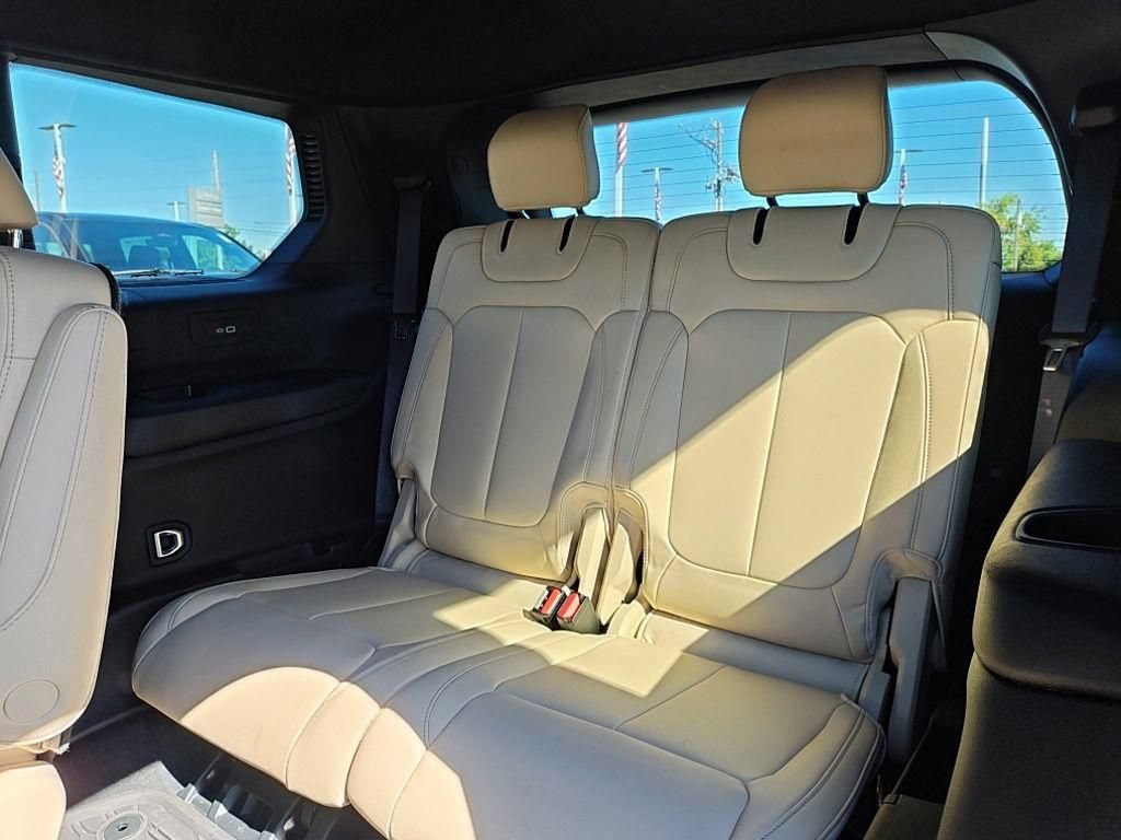 Used 2023 Jeep Grand Cherokee L Limited AWD/4WD image 33