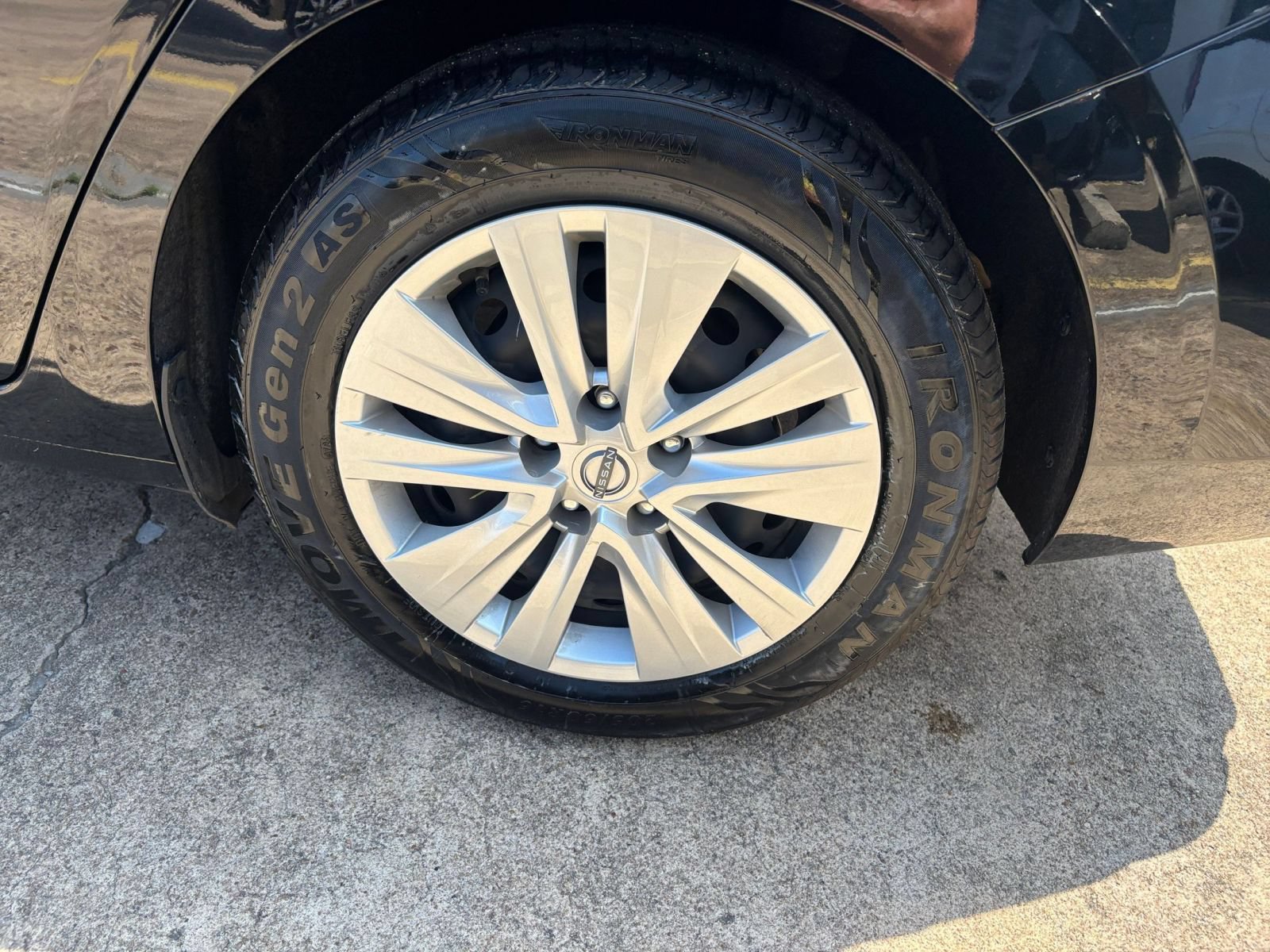 Used 2025 Nissan Sentra S FWD image 27