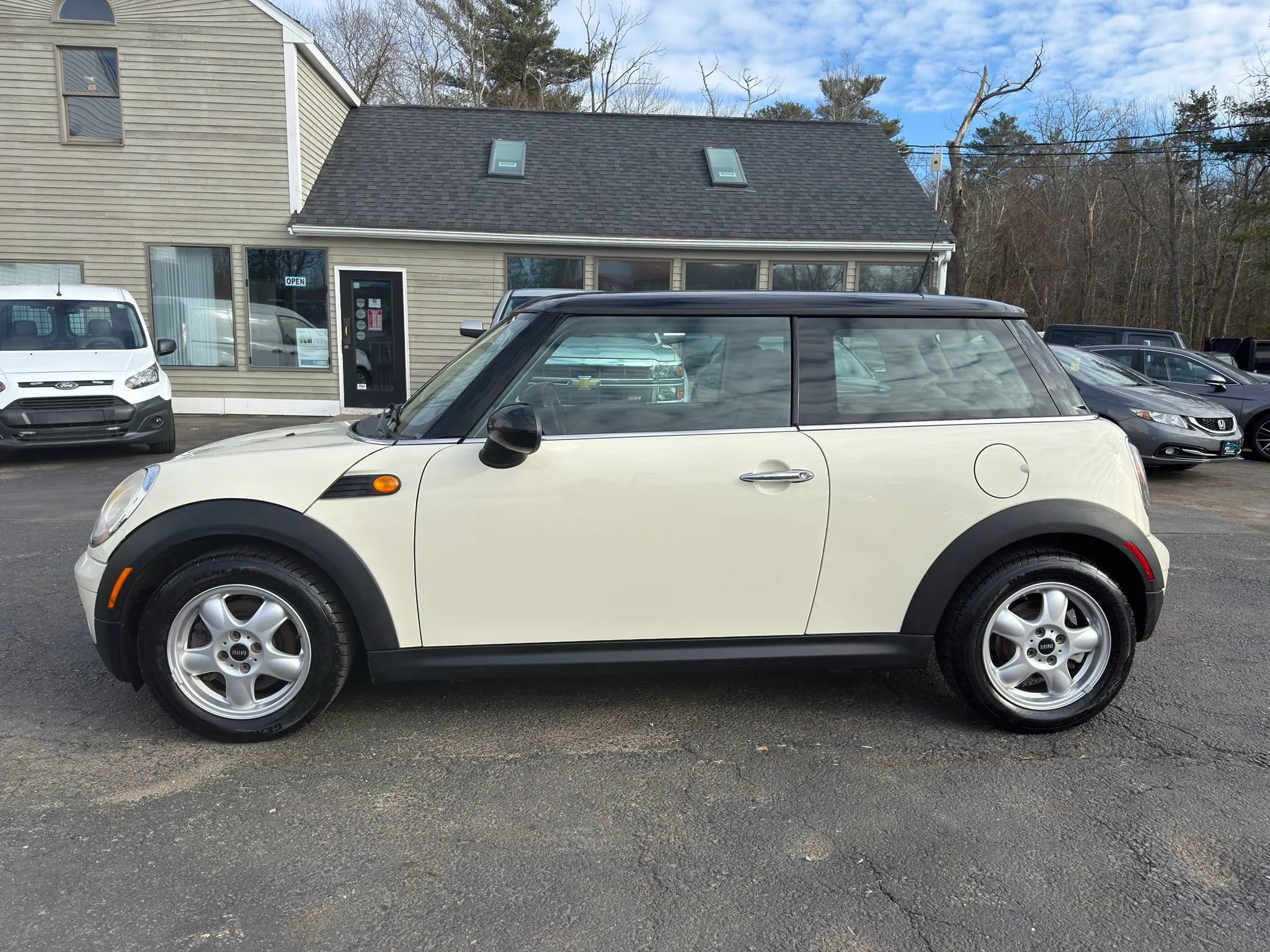 Used 2010 MINI Cooper Hardtop image 4