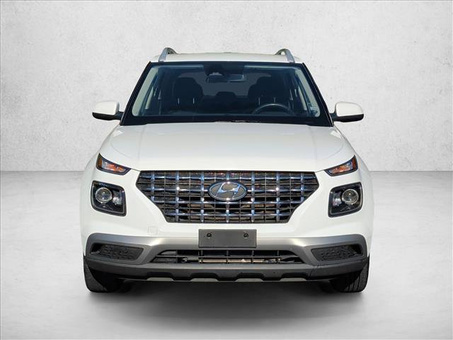 Used 2025 Hyundai Venue SEL FWD image 2