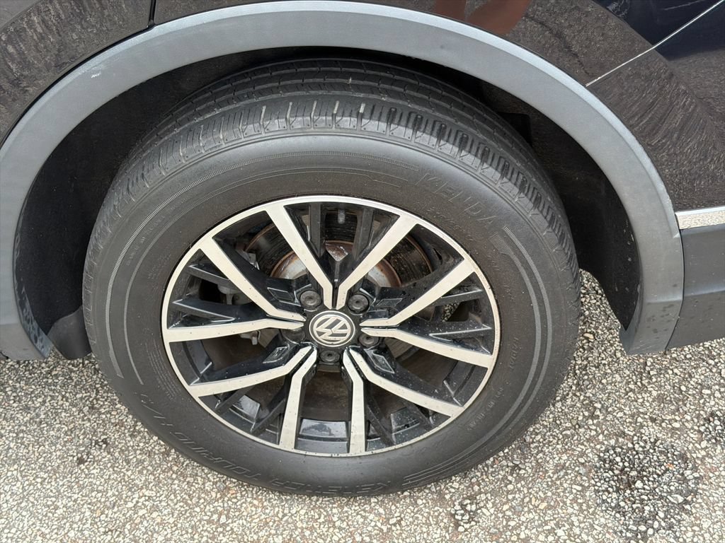 Used 2021 Volkswagen Tiguan SE FWD image 19