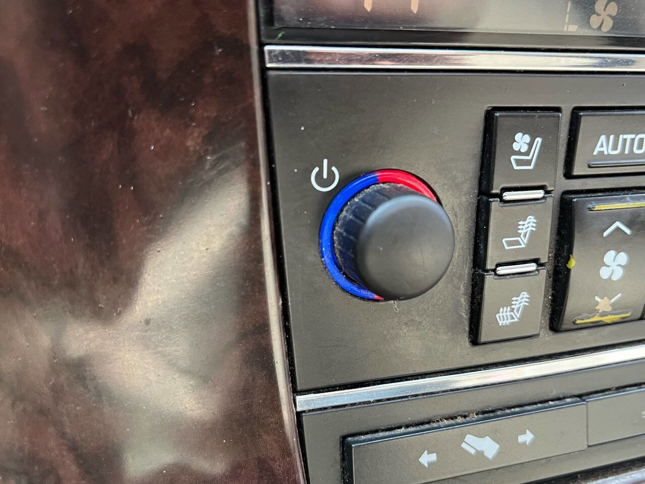 Used 2007 Cadillac Escalade AWD w/ Climate Package image 26