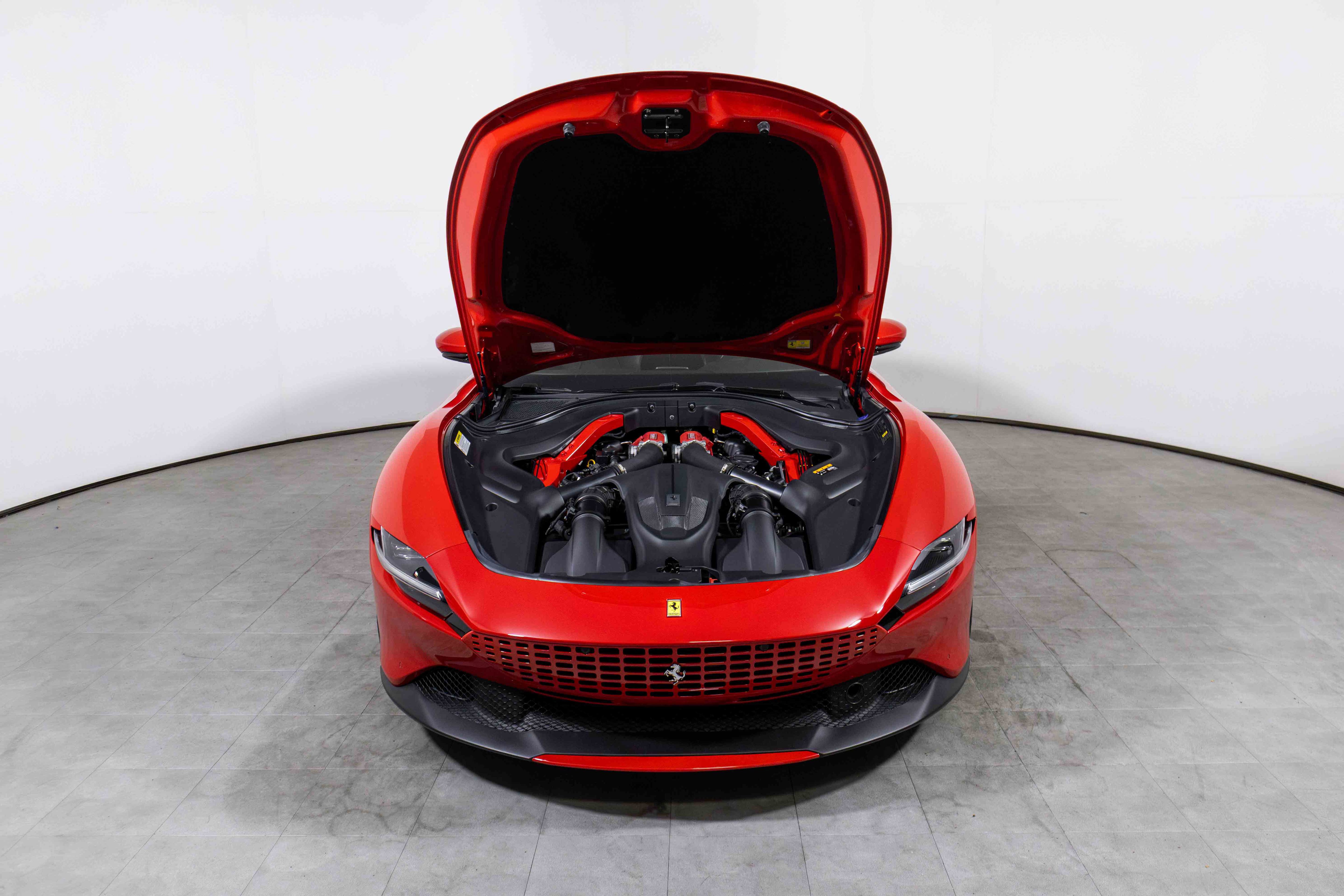 Used 2021 Ferrari Roma image 3