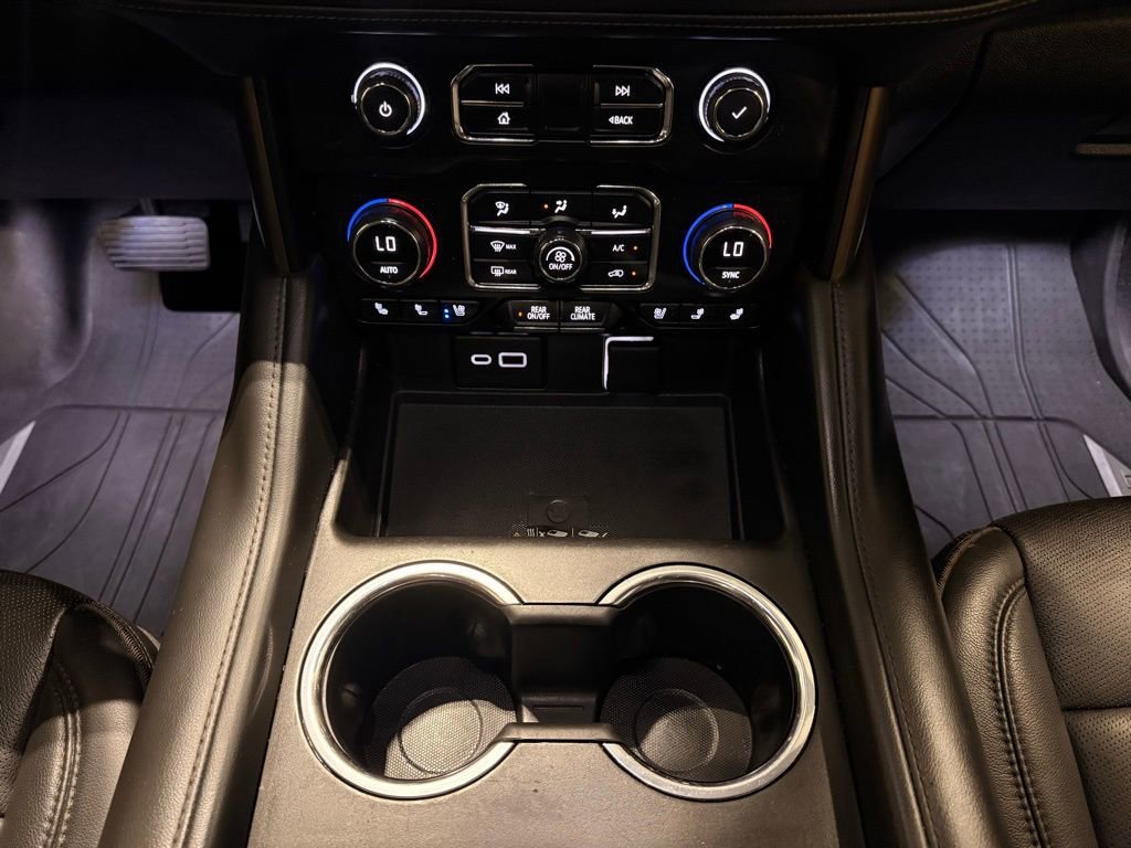 Used 2023 Chevrolet Suburban High Country image 32