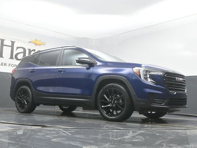 Used 2023 GMC Terrain SLE w/ Driver Convenience Package image 2