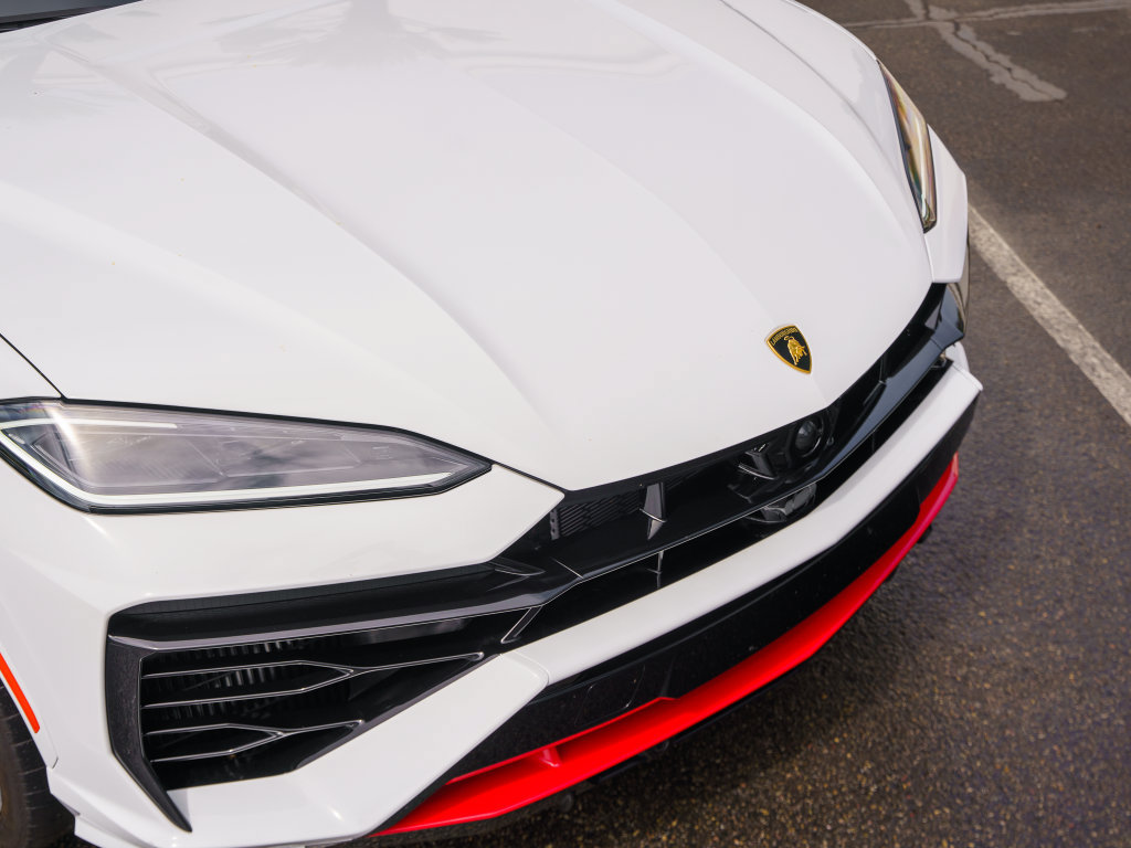 Used 2025 Lamborghini Urus SE AWD/4WD image 36