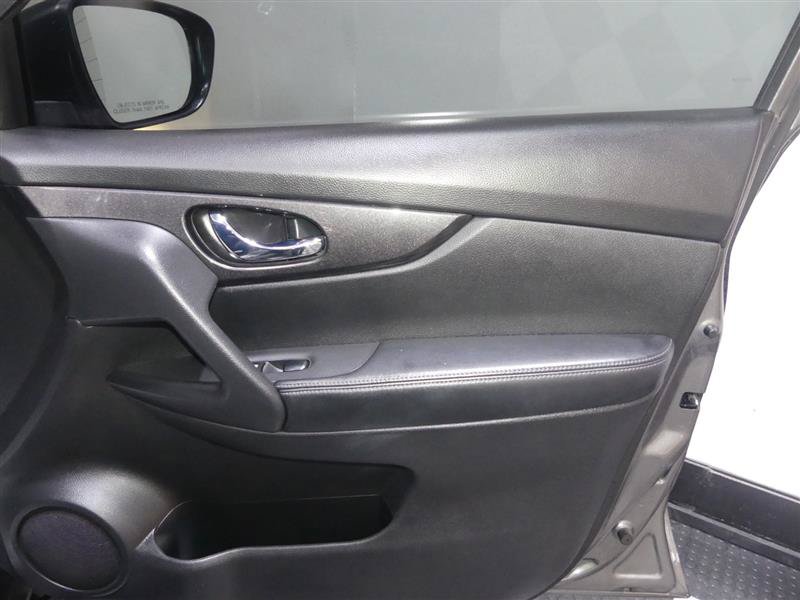 Used 2017 Nissan Rogue S AWD/4WD image 18