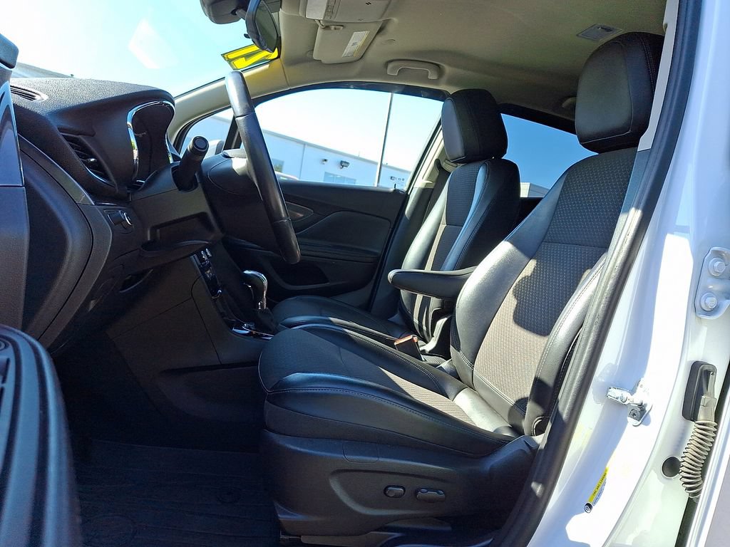 Certified 2021 Buick Encore Preferred AWD/4WD image 13