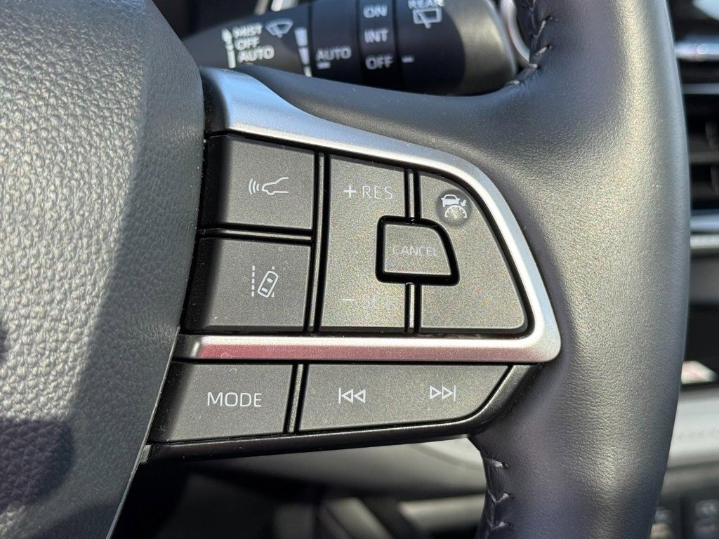 Used 2024 Toyota Highlander Platinum image 21